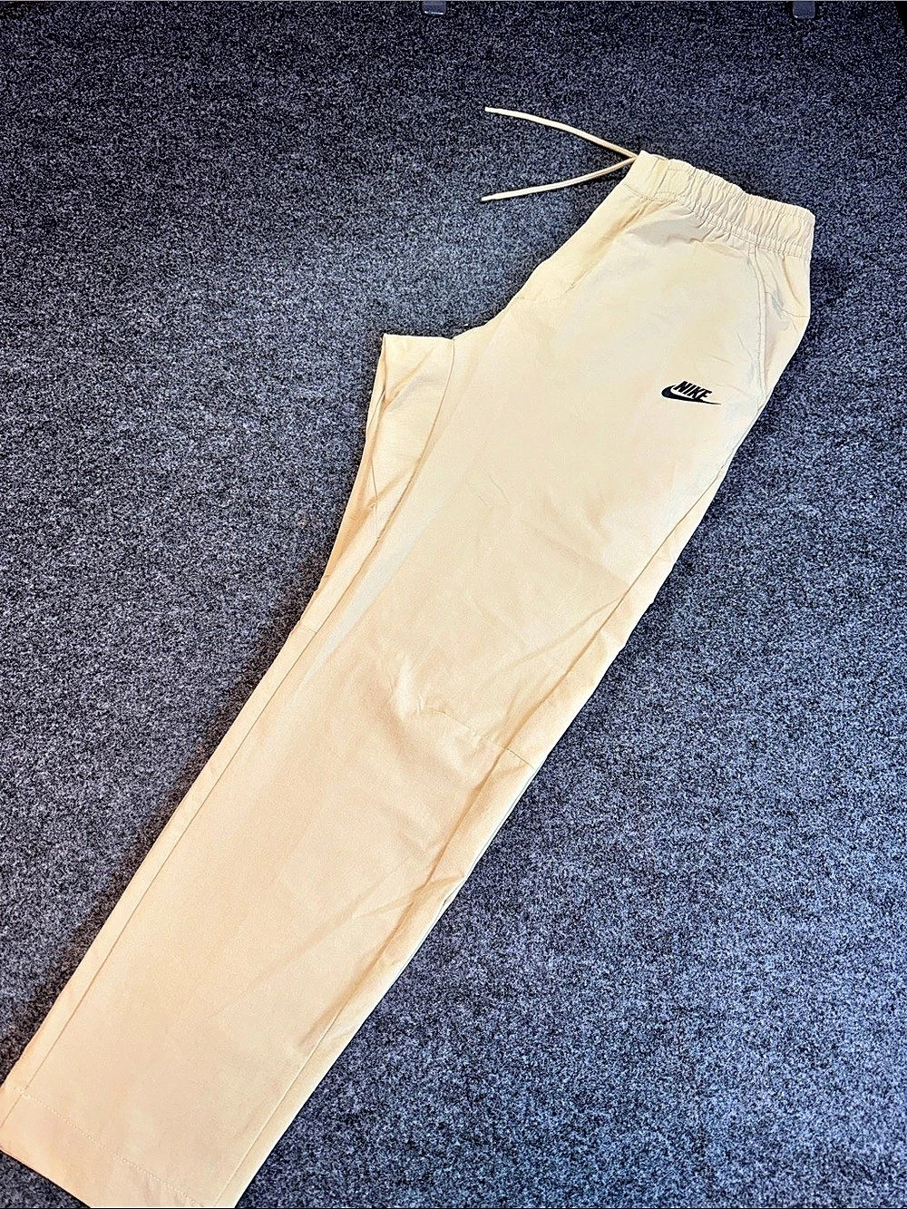 Nike Men's Athletic/Casual Pants Tan Size Medium New Without Tag.
